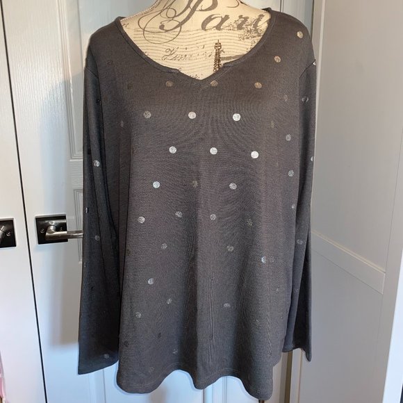 Long sleeve polka dot v-neck - Picture 1 of 2